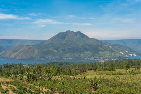 The volcano Pusuk Buhit, a 2000m high mountain at the Lake Toba, the largest volcanic lake in the