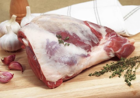 LEG OF LAMB WITH GARLIC AND THYME