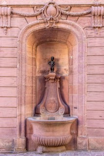 Statue, fountain Manneken-Pis de Colmar, Little Man Pee offered by the city of Brussels to Colmar