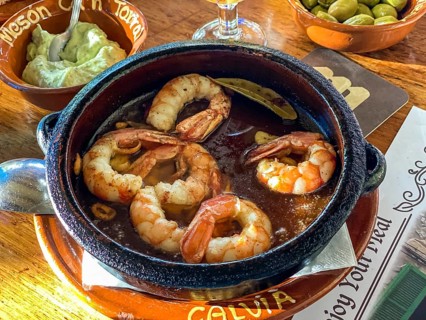 Fried prawns in oil with garlic, tomatoes, Mallorca, Spain, Europe