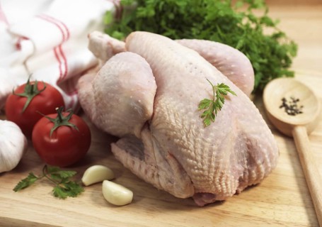 CHICKEN READY TO COOK WITH TOMATO, GARLIC AND PARSLEY