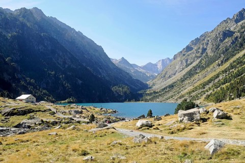 Lac de Gaube, mountain lake, Cauterets, Midi Pyrenees, Pyrenees, Hautes-Pyrenees department,