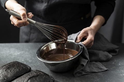 High angle pastry chef preparing chocolate cake