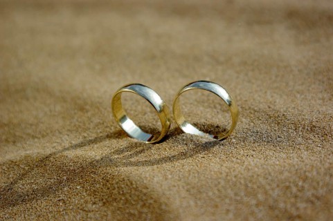 Wedding rings in sand, finger rings, wedding ring, wedding ring, finger ring