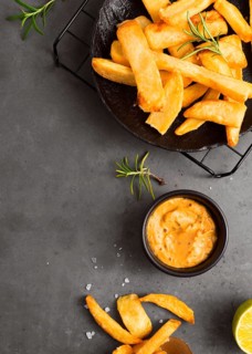 Flat lay french fries cooling rack with mustard