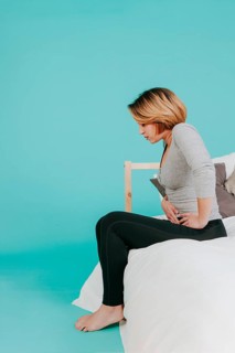Woman sitting with hurting stomach