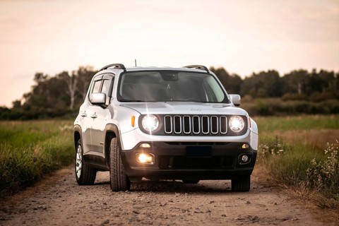 Jeep Renegade photo session, gravel, nature, coulds, silver, commercial, trees