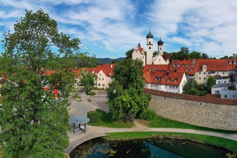 Aerial view of Isny im Allgäu with a view of the castle and the historic old town. Isny im Allgäu,