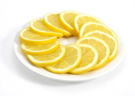 Um, lemon (Citrus limon), lemon tree lozenge family, YELLOW LEMON Citrus lemon ON A PLATE