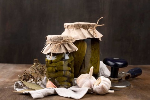 Pickle jars arrangement