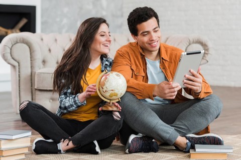 Couple learning geography online