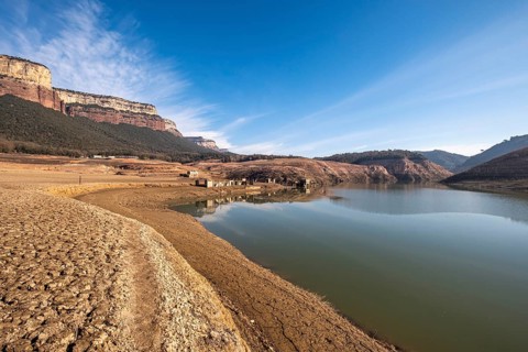 Landscape of ecological tragedy in the Panta de Sau reservoir with four percent of water capacity