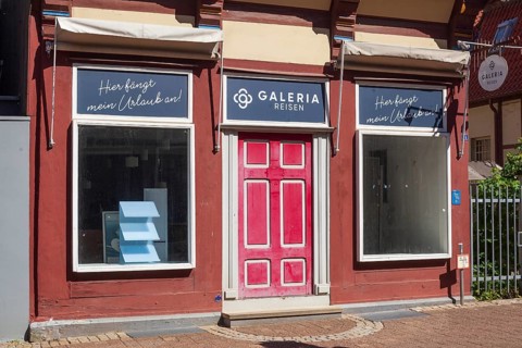 Vacant former Galeria-Kaufhof-Karstadt travel agency, Celle, Lower Saxony, Germany, Europe