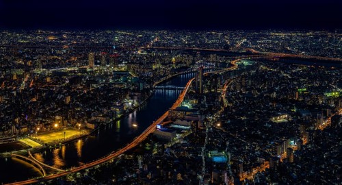 A panorama picture of the Tokyo cityscape as seen from above, at night