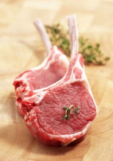 Fresh lamb chops with thyme
