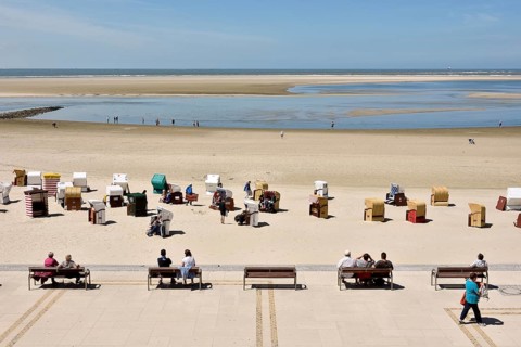 Promenade view of beach and North Sea, Borkum, East Frisian Island, East Frisia, Lower Saxony,