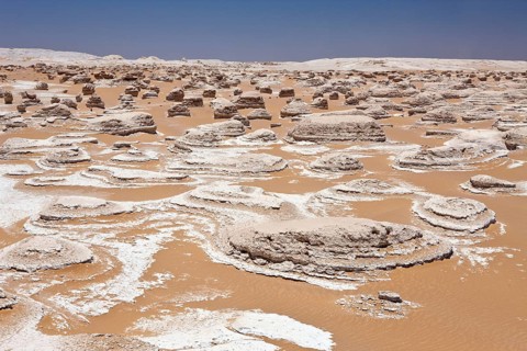 Limestone formations, White Desert National Park, Qasr el-Farafra, Libyan Desert, Egypt, Africa