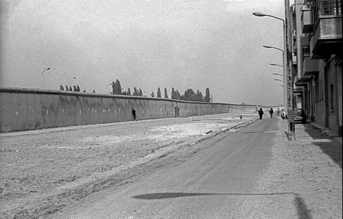 GDR, Berlin, 28. 04. 1990, Wall at the old goods station site (Gleim tunnel), Schwedter Straße, ©