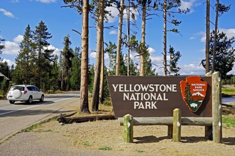 Sign 'Yellowstone National Park', Wyoming, USA, North America