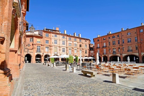 Place Nationale, Montauban, Department of Tarn-et-Garonne, Midi-Pyrenees, France, Europe