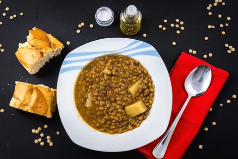 Homemade recipe of a finished Spanish lentil dish, ready to eat with bread