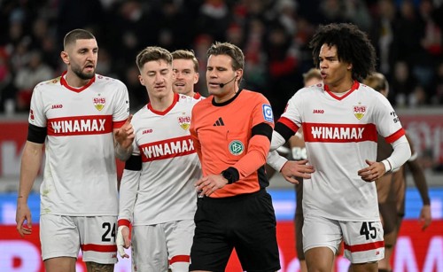 Jeff Chabot VfB Stuttgart (24) Angelo Stiller VfB Stuttgart (06) Maximilian Mittelstädt VfB