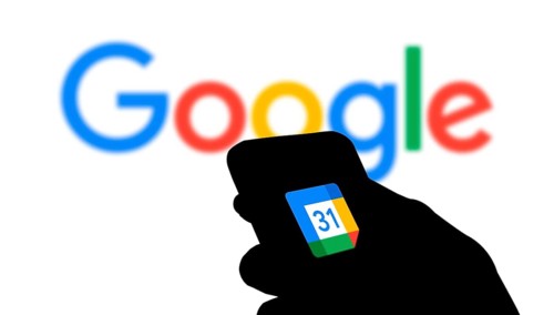 Google Calendar logo is displayed on smartphone.