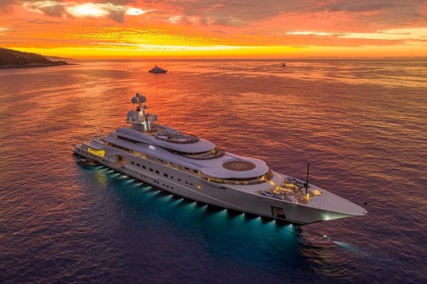 Aerial view of 115 metre motor yacht PELORUS, built in 2003 by the Bremen shipyard Lürssen Yachts