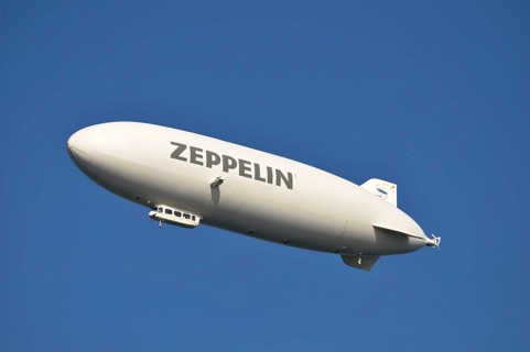 On Lake Constance, Zeppelin in flight