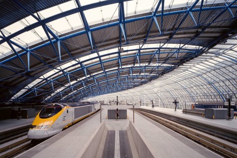 London, Waterloo International Terminal, built from 1990 according to plans by architects Nicholas