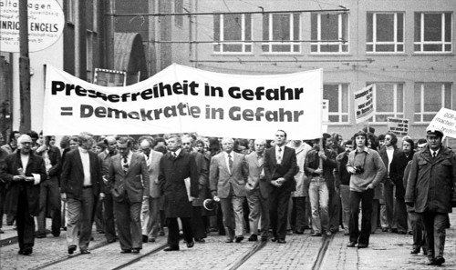 Several hundred journalists and employees of the publishing houses of the newspapers WAZ