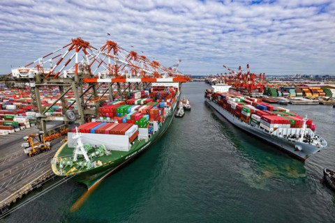 Super Post Panamax Container Ship Loading, Port of Elizabeth, Newark, New Jersey, USA, North
