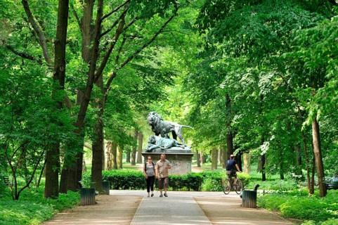 Ahornsteig, Park, Tiergarten, Berlin, Germany, Lion sculpture, Europe