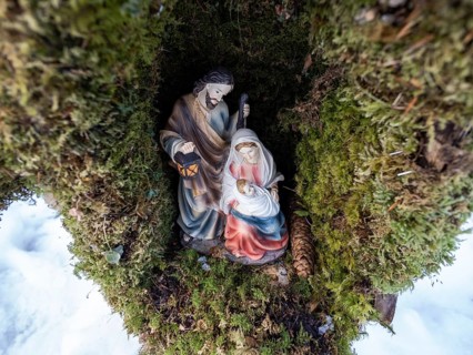 Carved figures, Joseph and Mary, Baby Jesus, Christmas decoration, Strobl am Wolfgangsee,