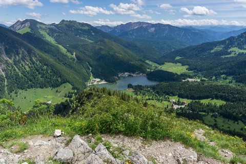 View from the Brecherspitze to the Spitzingsee, behind Hochmiesing, Rotwand, Hinteres Sonnwendjoch,