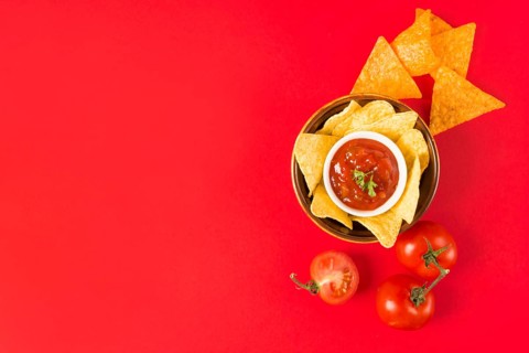 Dipping nacho chips