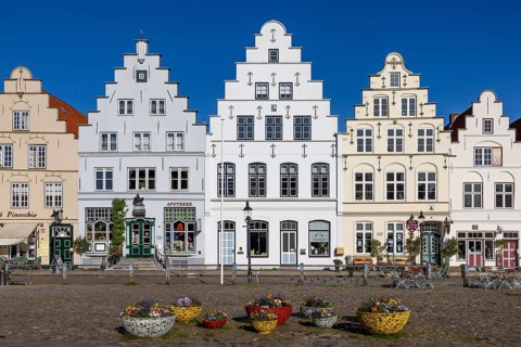 Historic houses on the market square of Friedrichstadt, stepped gable houses, Dutch merchants'