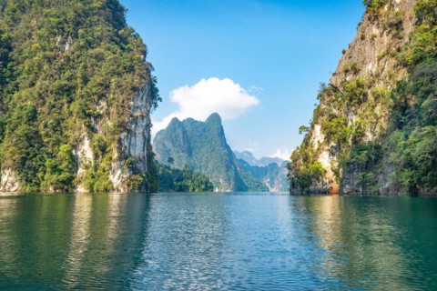 The national park Khao Sok with the Cheow Lan Lake is the largest area of virgin forest in the
