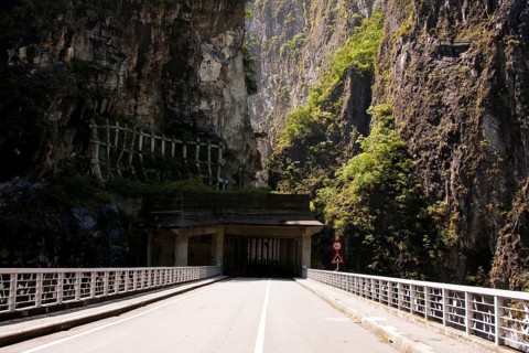 Bridge, Taroko Gorge, Taroko Gorge National Park, near Hualien, Taroko National Park, Taiwan, Asia