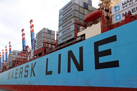 Maersk Edmonton in Hamburg, Maersk Edmonton landed in Hamburg, Germany, Europe