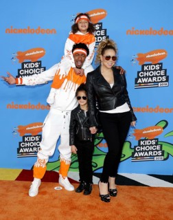 Mariah Carey, Nick Cannon, Moroccan Cannon and Monroe Cannon at the Nickelodeon's 2018 Kids' Choice