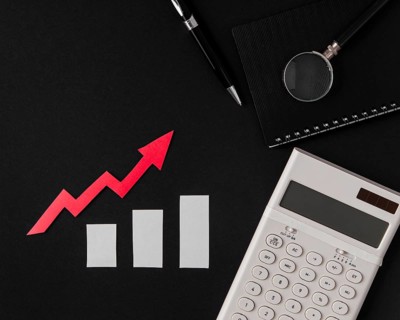 Top view growth arrow with calculator