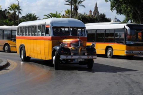 Das veraltete Bus-Transportsystem von Malta muss erneurt und die Chauffeure freundlicher werden.