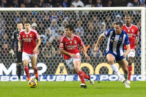 Football match, Joao NEVES Benfica Lisbon left on the ball, NICO FC Porto follows him, Estadio do