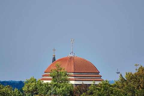 The re-erected Star of David on the Cultural Forum Görlitz Synagogue, with the cross of the Holy