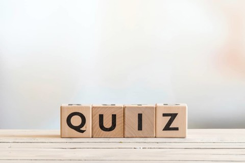 Quiz sign made of wood on a wooden table