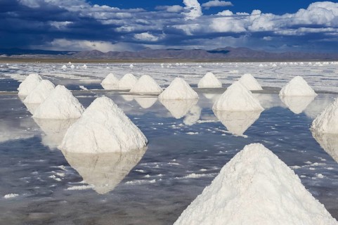 Salt pyramids, extraction, production, salt works, Salar de Uyuni salt lake, Potosi, Bolivia, South