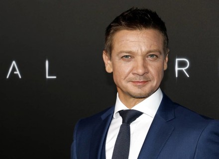 Jeremy Renner at the Los Angeles premiere of 'Arrival' held at the Regency Village Theater in