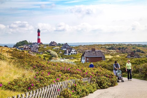 Lighthouse and thatched-roof villas of the Kersig estate in the dunes, Hörnum, Sylt