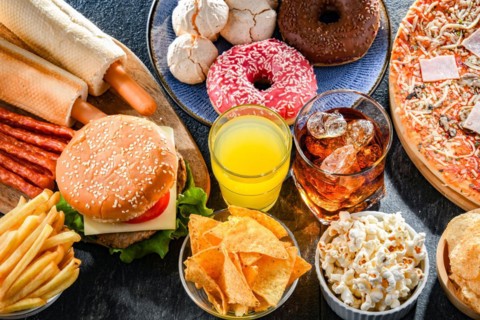 Foods enhancing the risk of cancer. Junk food